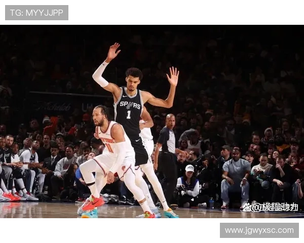 文班亚马荣膺魔术师约翰逊奖 成马刺首人